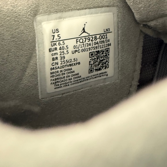 Nike Jordan 4 Grey Retro SE Wet Cement Sneakers FQ7928-001 - Picture 12 of 16